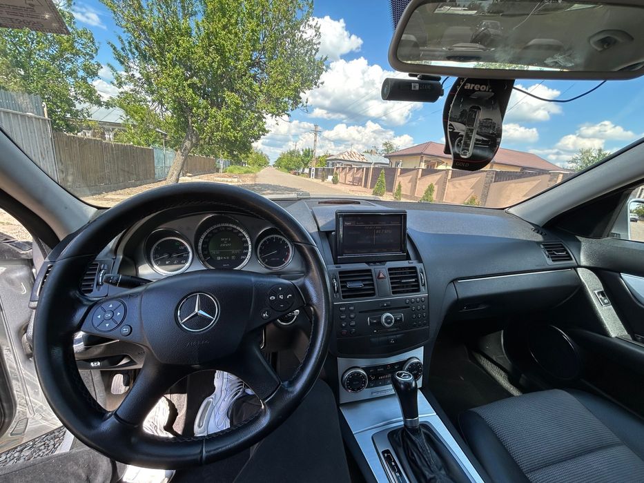 Vând Mercedes Benz C 180 2010