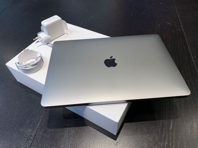 MacBook air, 2020, M1