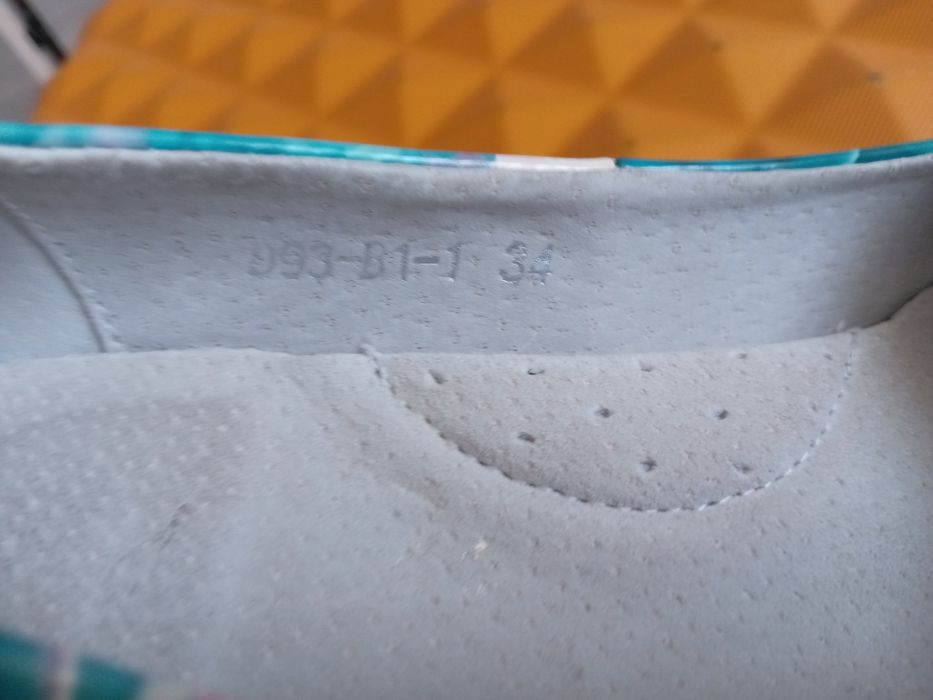 Туфли для девочки подростка.