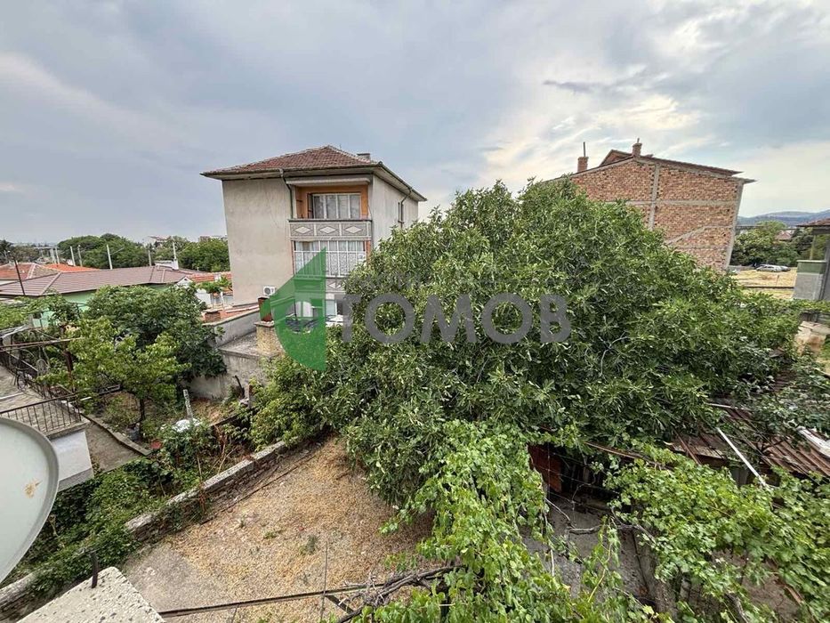 Двуетажна къща на плоча в кв. Самара 1