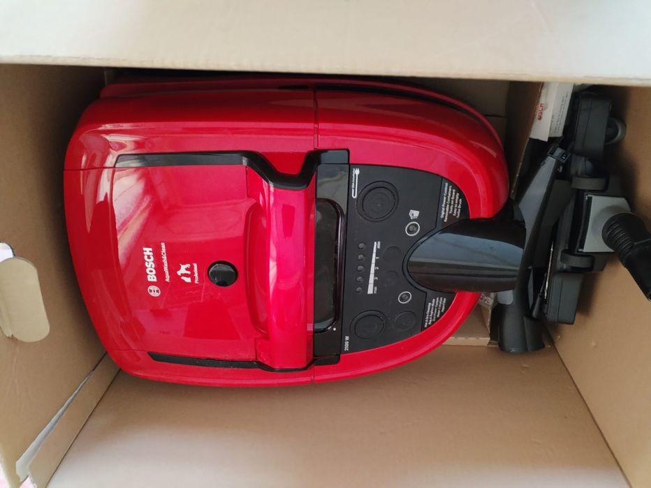 Vind aspirator Bosch cu spalare