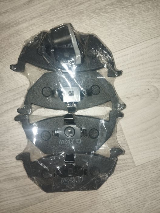 Тормозные колодки передние