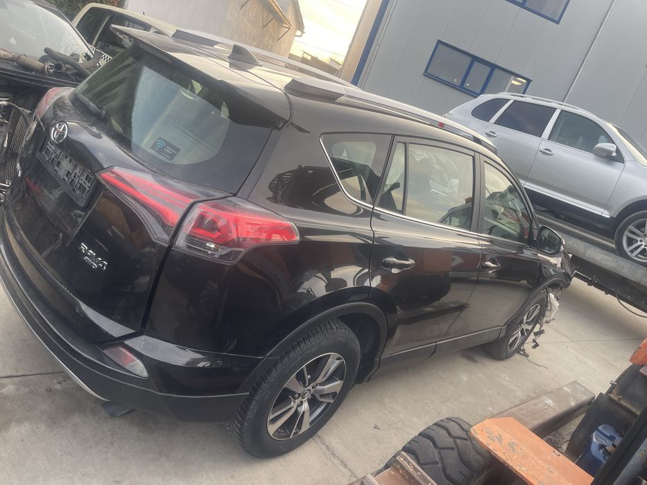 Тойота Рав 4 2016 година на Части