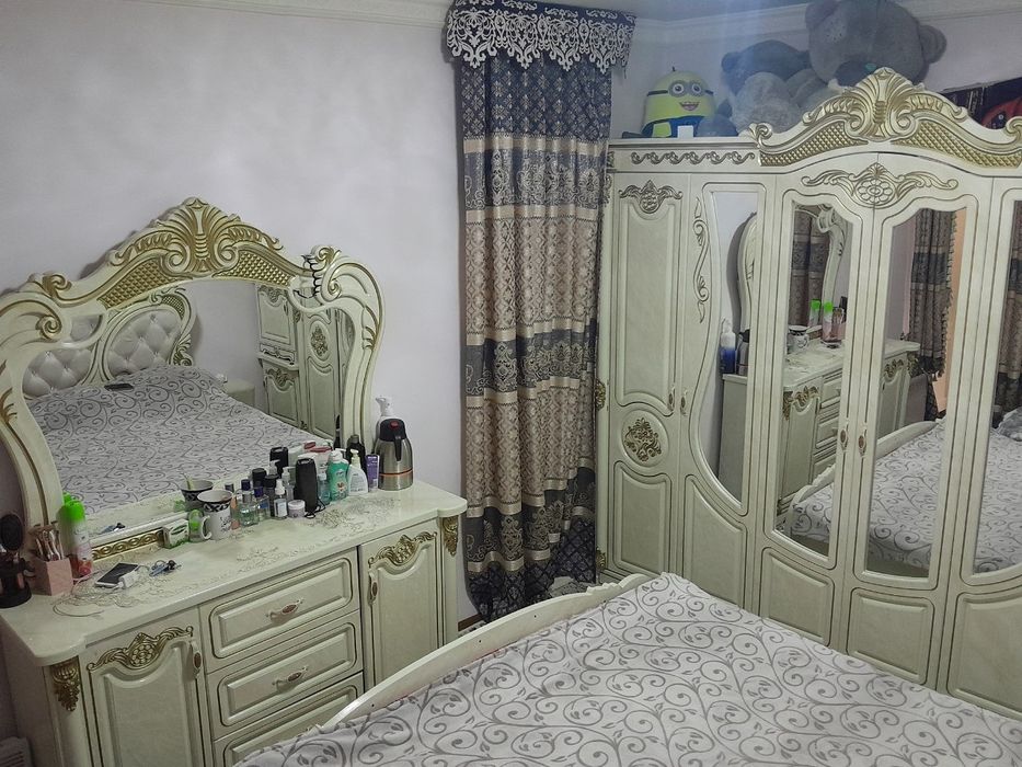 Uy sotiladi 6 sotix 8 xona