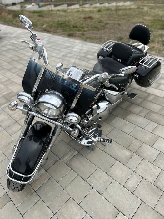 Suzuki Boulevard C90 (1500cc)