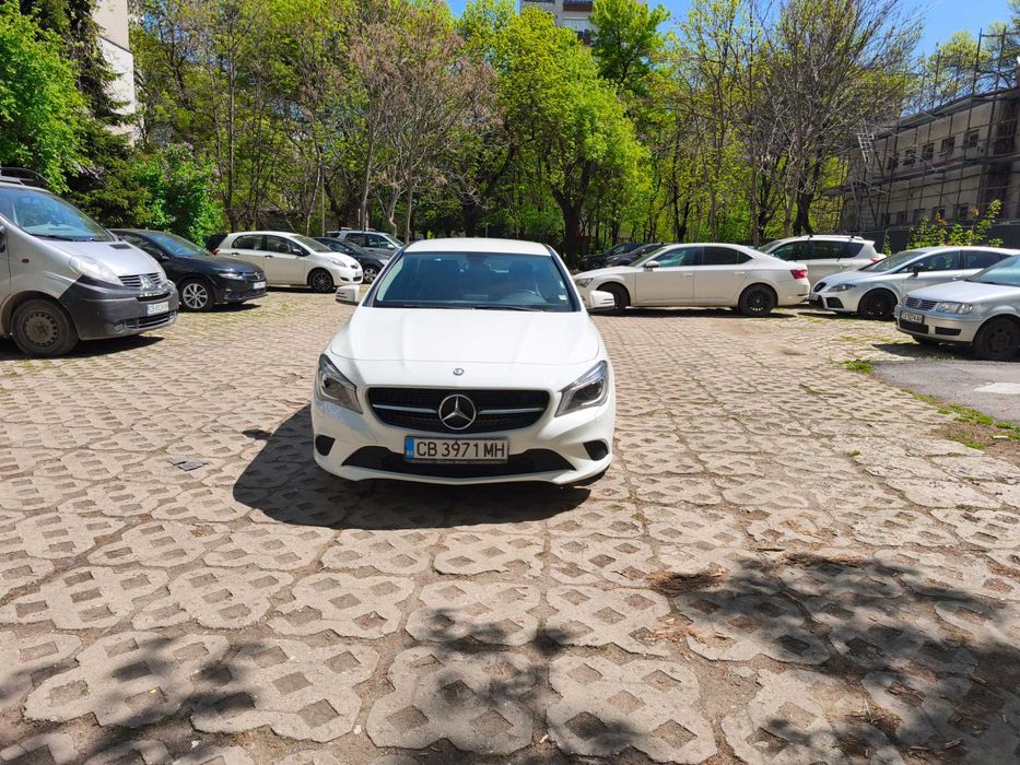 Продавам Mercedes-Benz CLA 200 в перфектно състояние!
