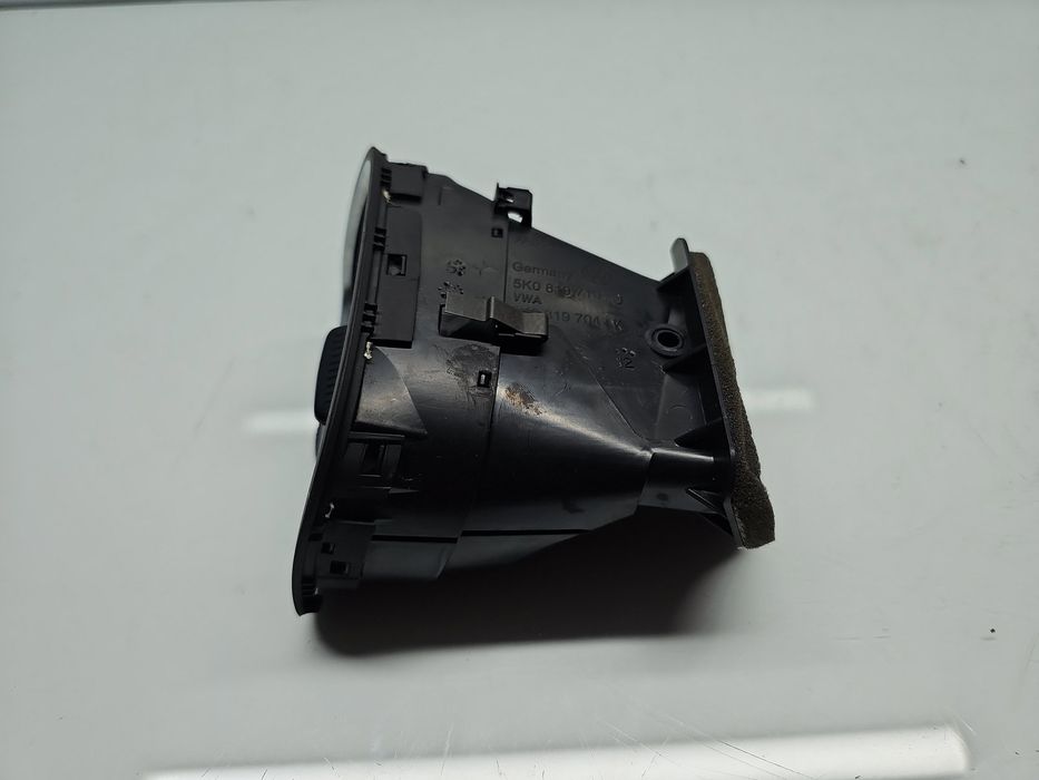 Grila aerisire dreapta Volkswagen Golf 6 (5K1) [Fabr 2009-2013] 5K081