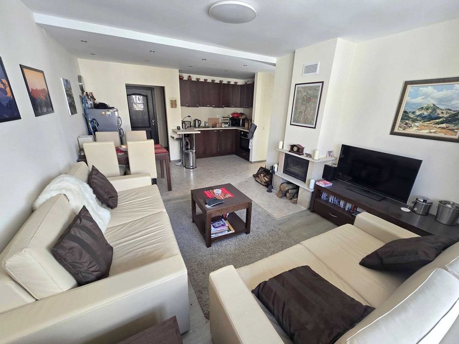 Тристаен апартамент до ски лифта и красива гледка за продажба в Банско