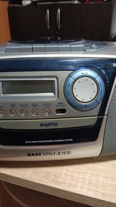 Radiocasetofon cu CD Sanyo Bass Xpander – Boombox Portabil (Radio/CD/Caseta)