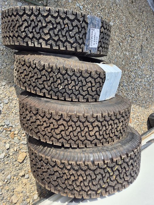 Anvelope off road 235/80R 16.