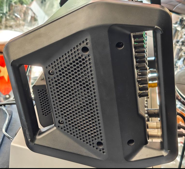 Продавам колони и  power mixer (пауър миксер)Yamaha EMX7 + 2 колони Ce