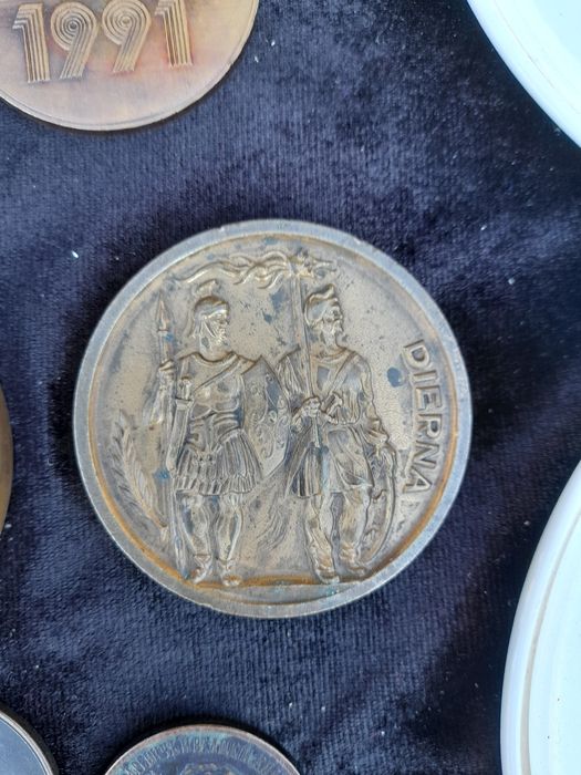 500 so'm va 200 so'm, Tangalar faqat sotiladi sotib olinmidi