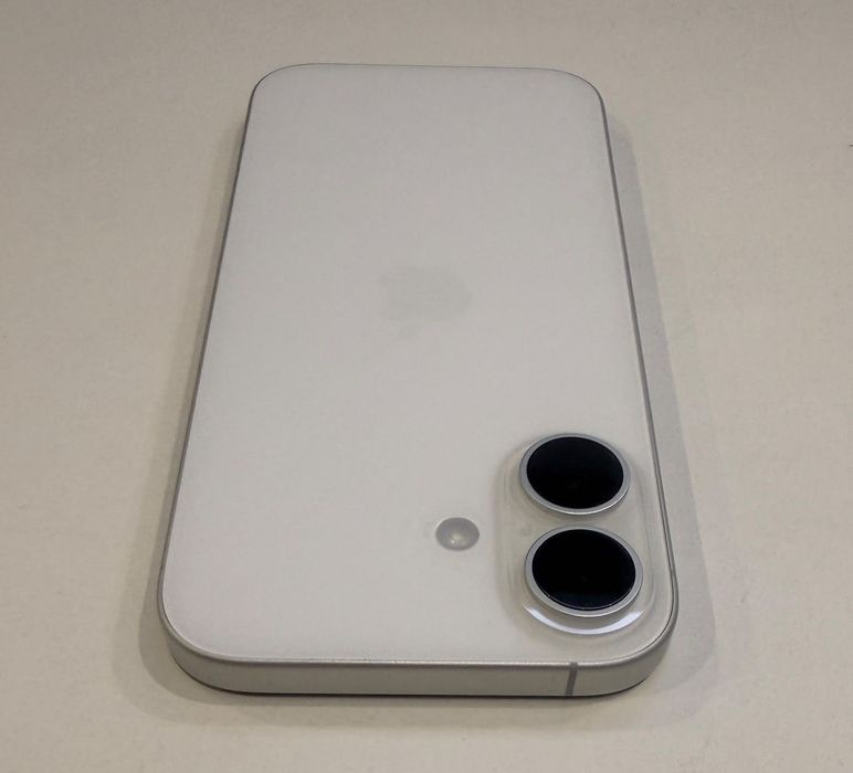 iPhone 17 256GB бял