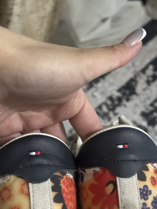 Продам крассовки Tommy Hilfiger