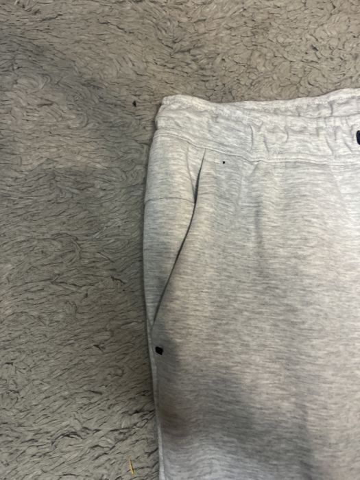 Pantaloni nike tech