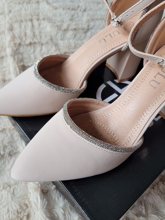 Pantofi Noi cu Toc Eleganti,