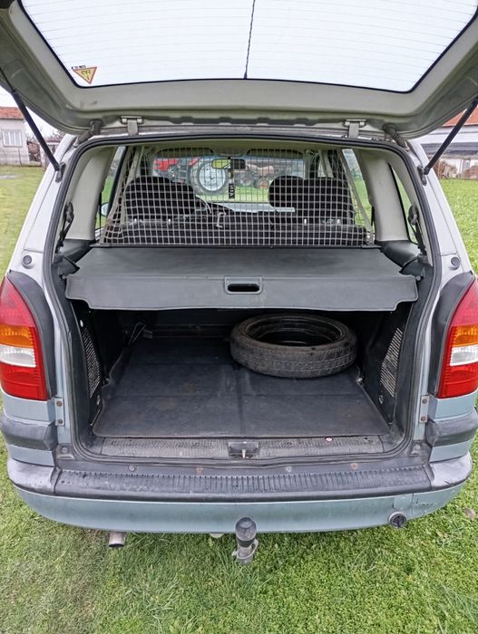 Продавам Опел Зафира  А