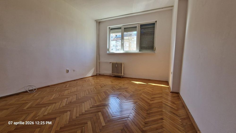 Proprietar vând ap. 2 camere în Oradea, bul. Dacia, et.4/8 decomandat