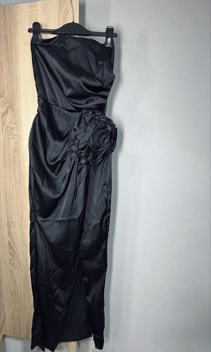 Дълга черна рокля