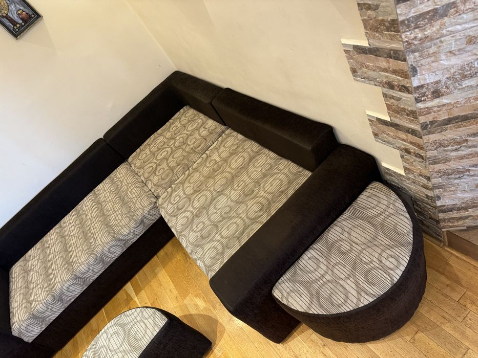Голям стабилен диван, разтегателен, ъглов,с ракла, табуретки 250/220sm