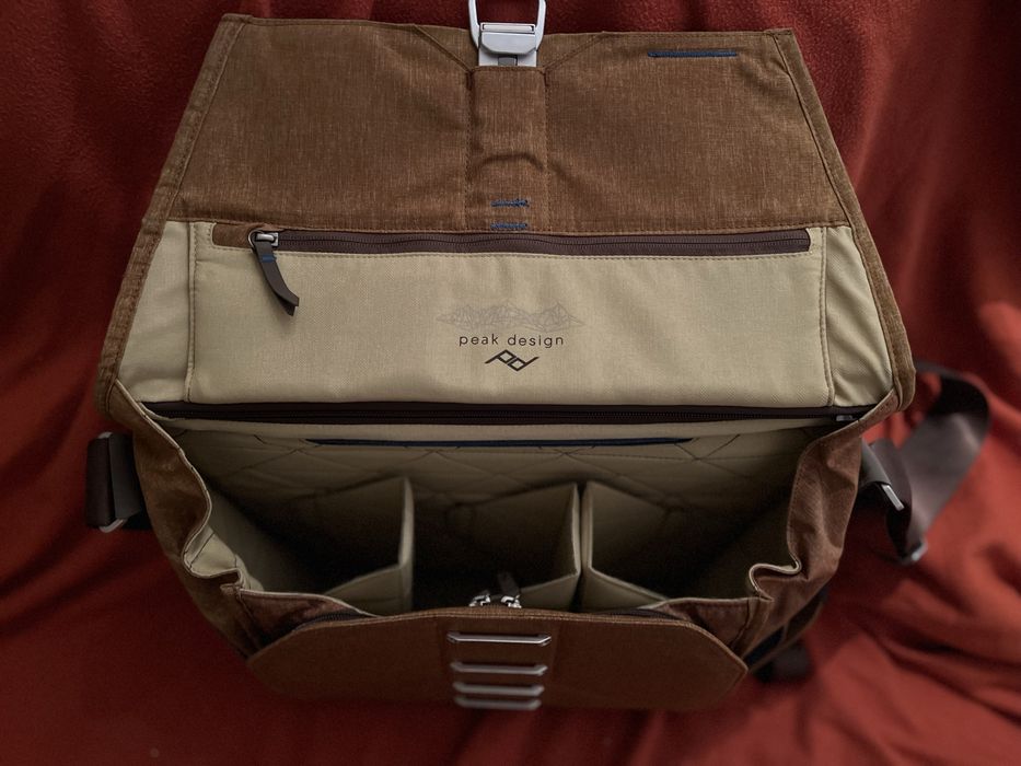 Geanta fotoechipament/laptop Peak Design Everyday Messenger BROWN
