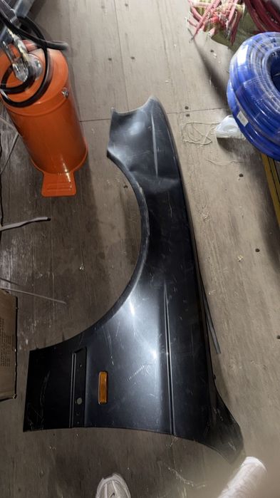 Продам крыло на бмв е39