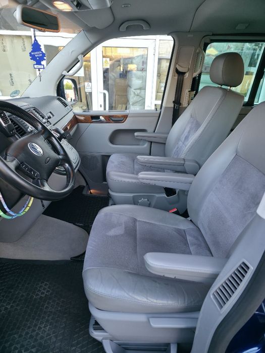 Volkswagen Multivan T5 Model Highline 7 locuri Cutie Automată 2.5 TDI