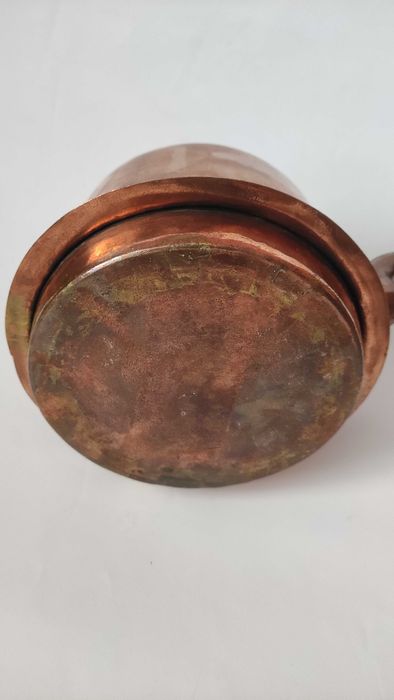 Стар меден чайник с подвижна дръжка и капаче на чучура