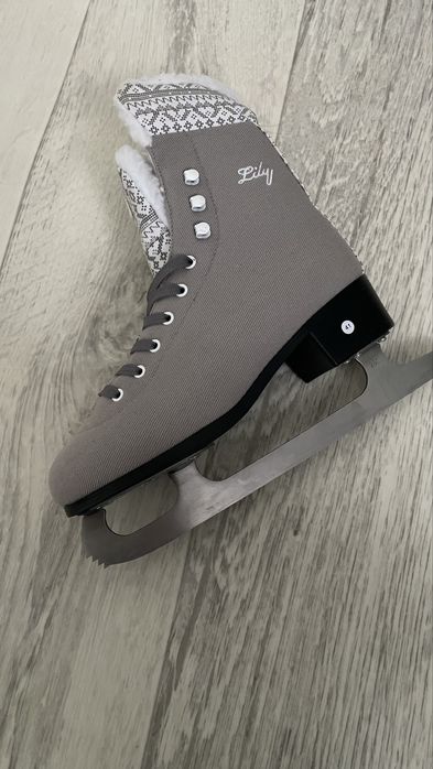 Коньки женскиее