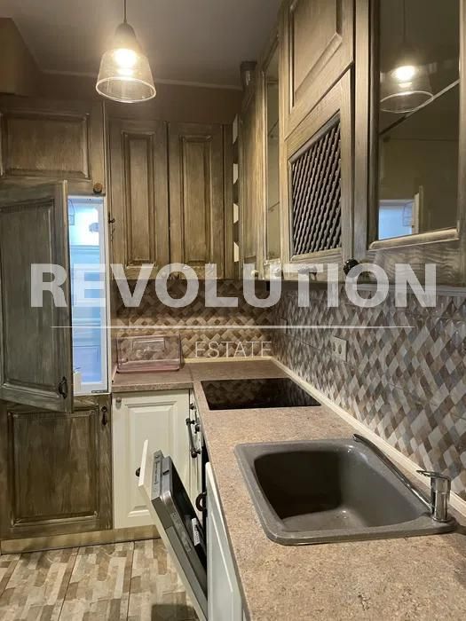 Дава се под наем Тристаен апартамент в Варна, Център - 75 кв.м за 950 € - Снимка #1