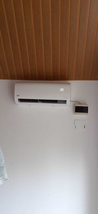 Casuta  Briza Marii - Costinesti  , din poarta se vede marea , rezervari 0745997301