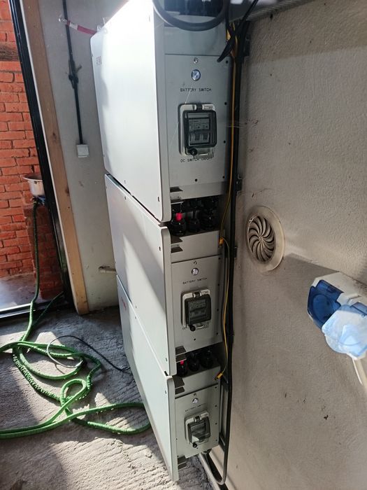 Invertor Saj de 6 Kw și 3 bateri de 16 Kw