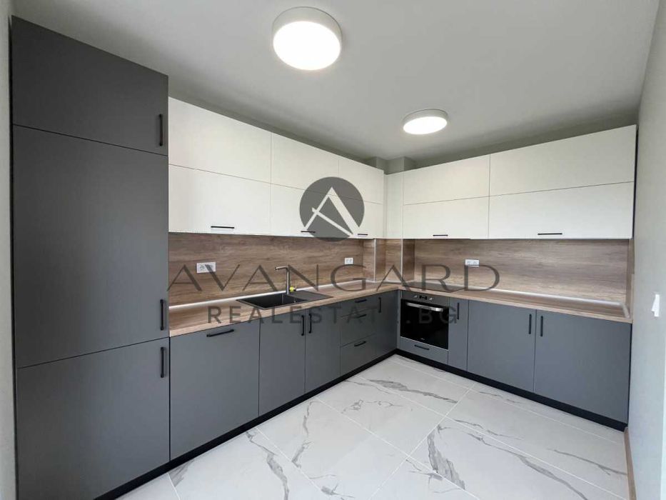 Продава се Тристаен апартамент в Пловдив, Христо Смирненски - 140 кв.м за 2550 €/кв.м - Снимка #1