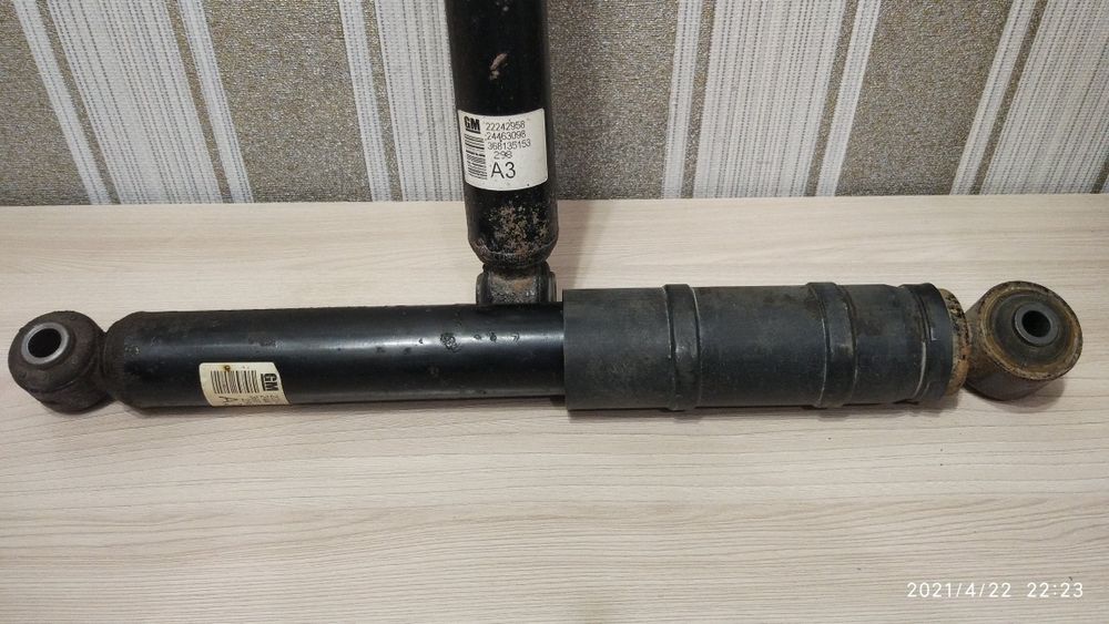 Амортизаторы заднии