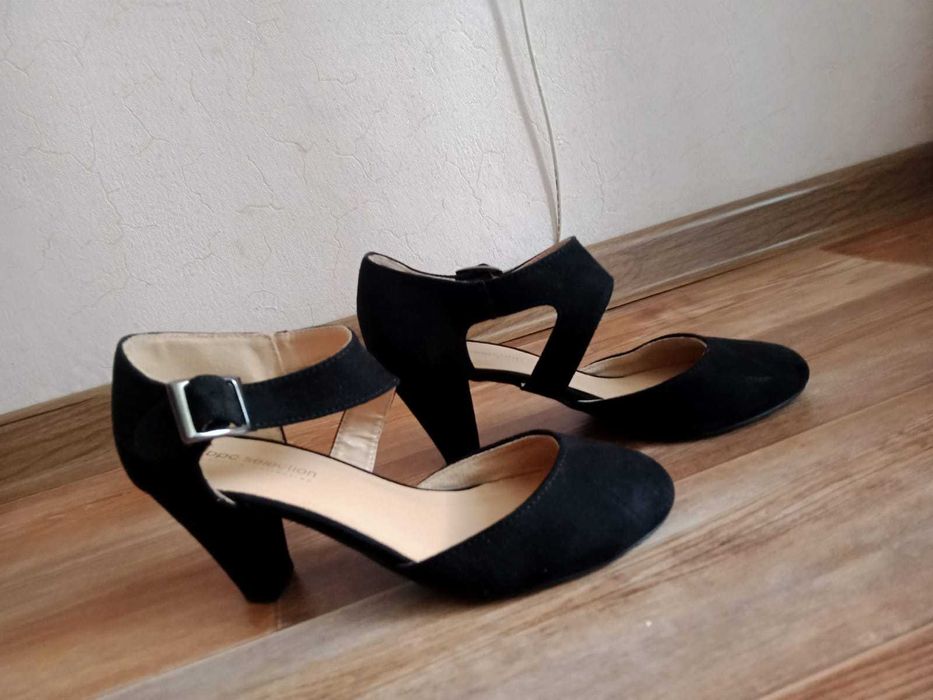 Продам женские туфли