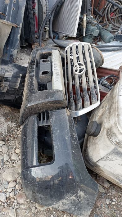 Бампер передняя решотка