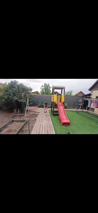 Детская горка с качелями