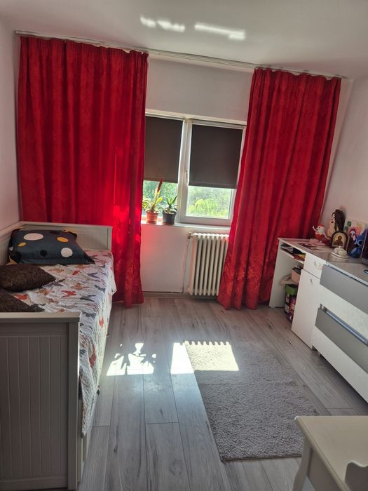 Apartament 3 camere semidecomandat