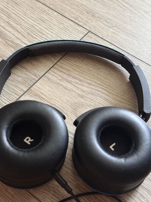 Casti cu fir AKG Y50