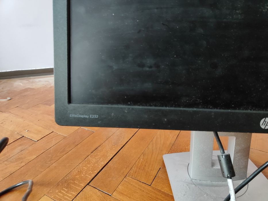 Компютър Hp elit desk 800 и монитор Hp e 232