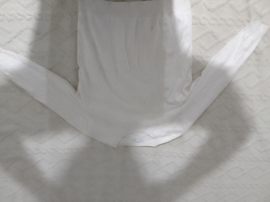 Отдам даром кофту белую