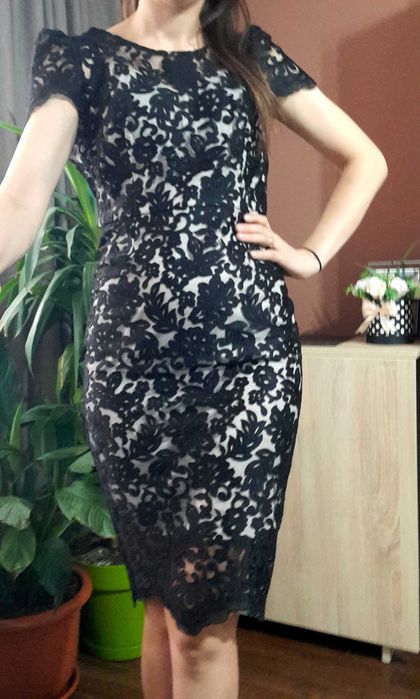 Vand rochie dantela facuta pe comanda. Xs/S mai mic!