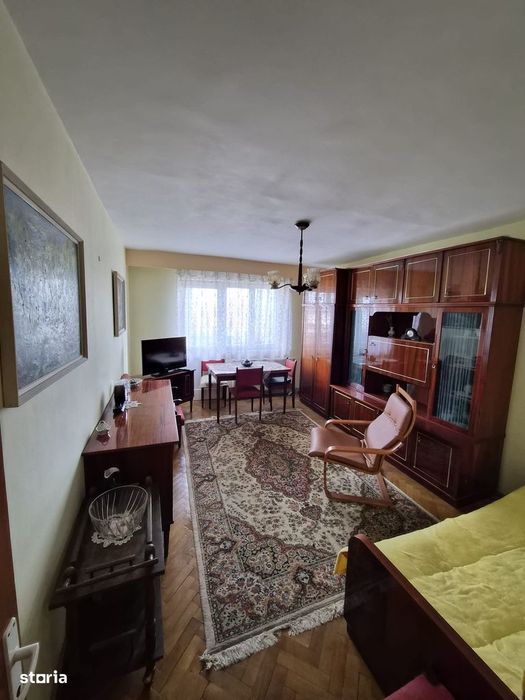 3 camere decomandat 66 mp + 2 balcoane, etaj 6/10, Parang 17, mobilat