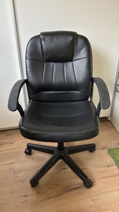 Офис стол с кожа