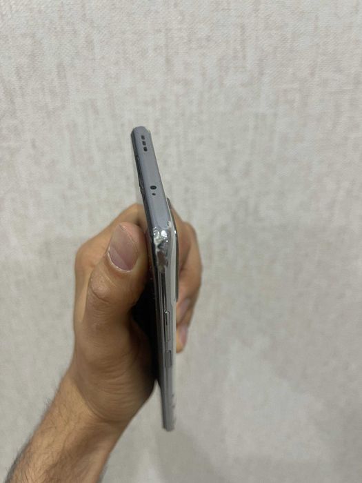 Срочно Redmi Note 10 64gb oynasi singan