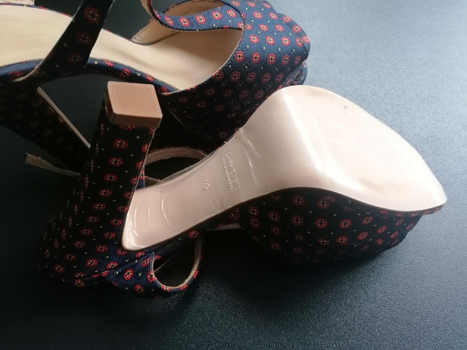 Sandale cu platforma