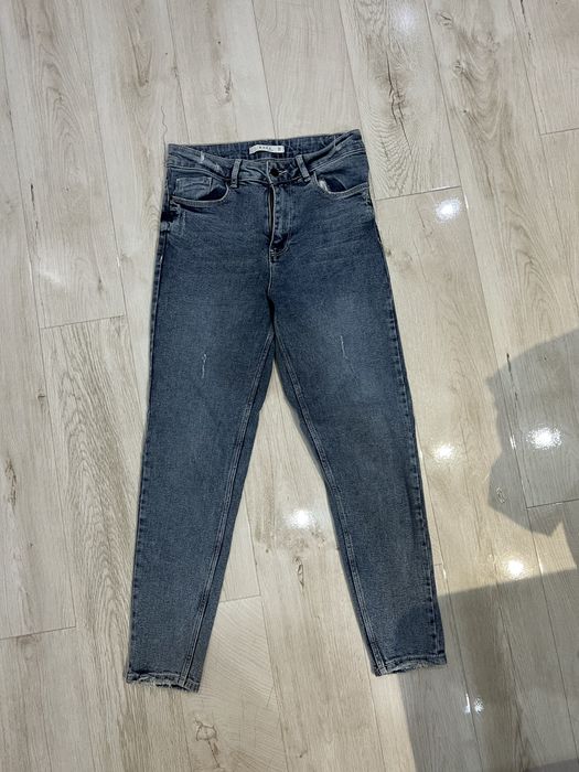 Дънки момиче