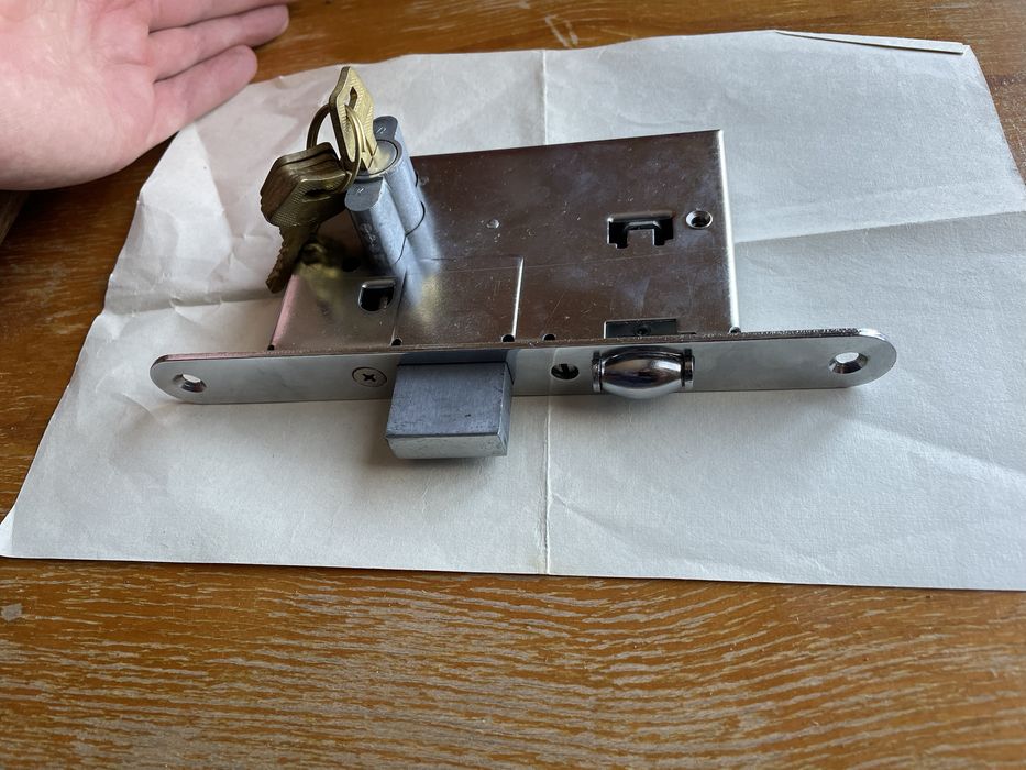 Замок эльбор б/у исправный