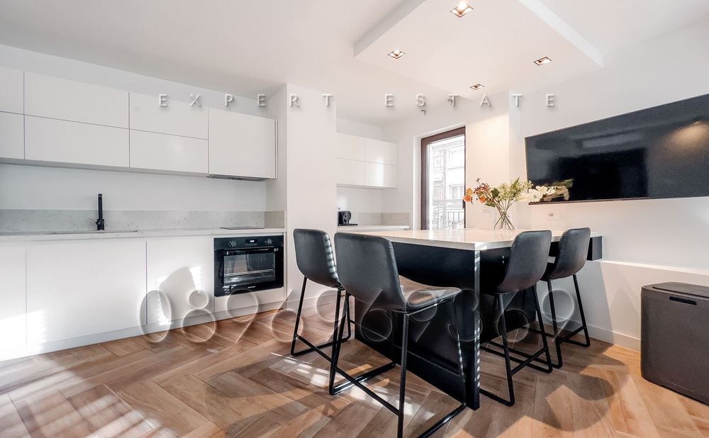 Продава се Тристаен апартамент в Варна, Център - 83 кв.м за 3061 €/кв.м - Снимка #3