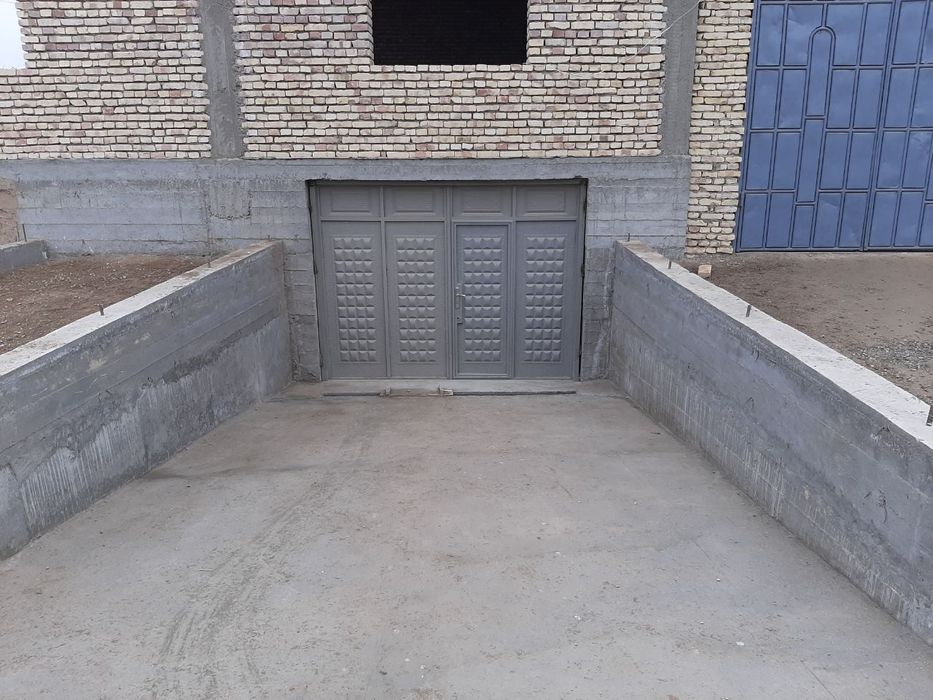 Нотурар ва турар жой биноси сотилади